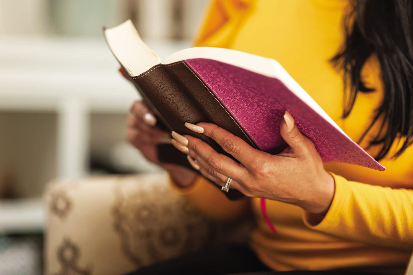 NIV, Journal the Word Bible, Large Print, Leathersoft, Pink/Brown: Reflect, Journal, or Create Art Next to Your Favorite Verses