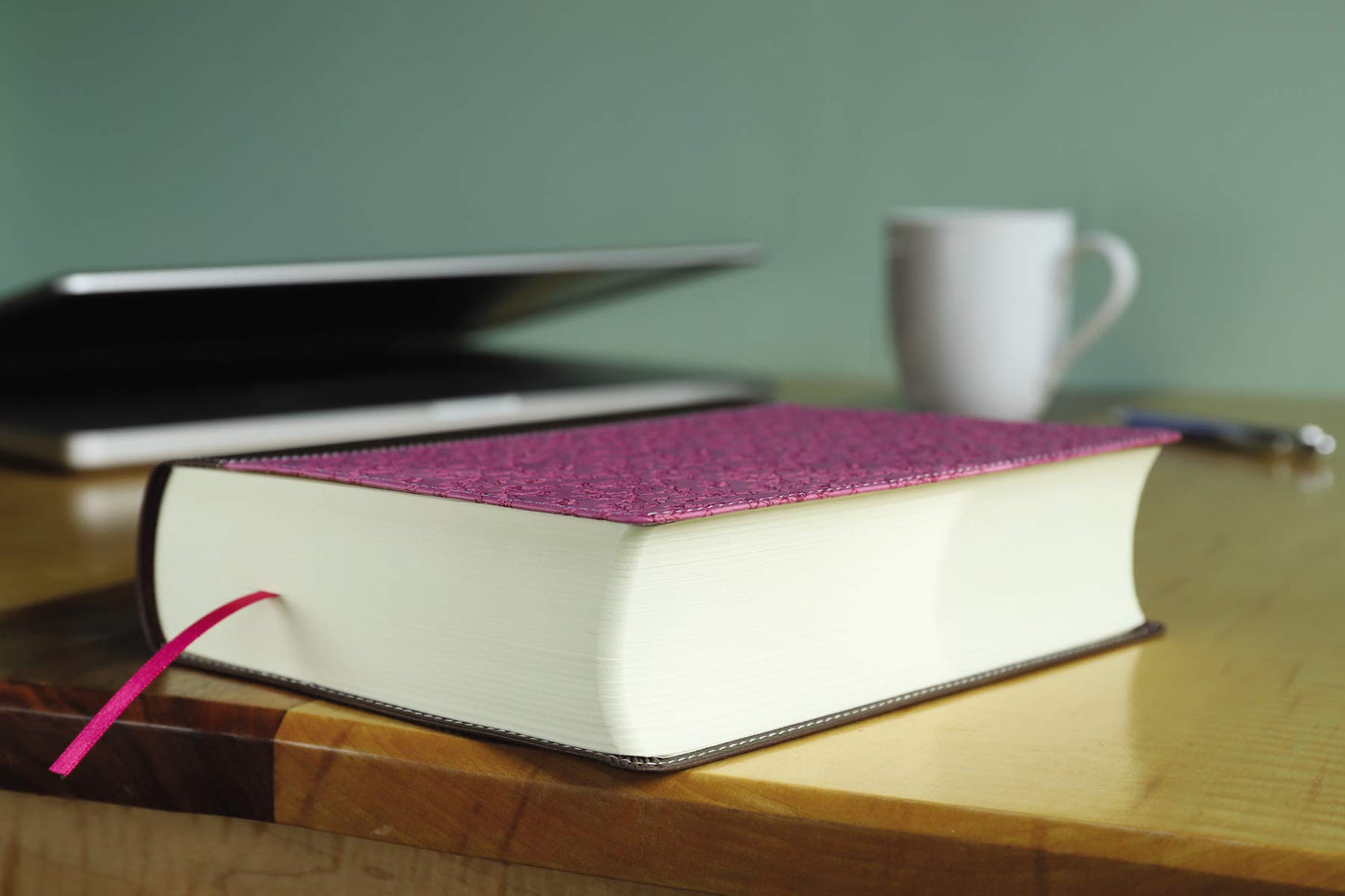 NIV, Journal the Word Bible, Large Print, Leathersoft, Pink/Brown: Reflect, Journal, or Create Art Next to Your Favorite Verses