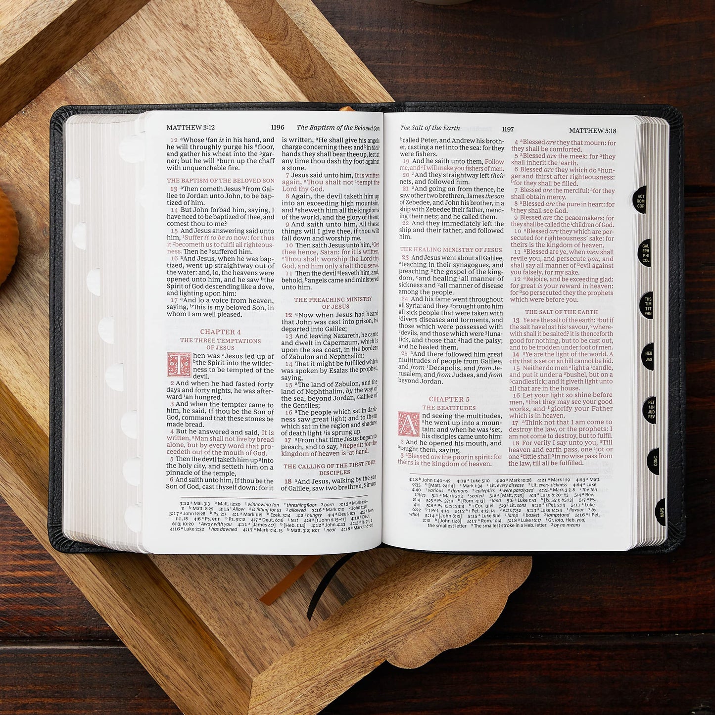 KJV, Personal Size Reference Bible, Sovereign Collection, Genuine Leather, Black, Red Letter, Thumb Indexed, Comfort Print: Holy Bible, King James Version