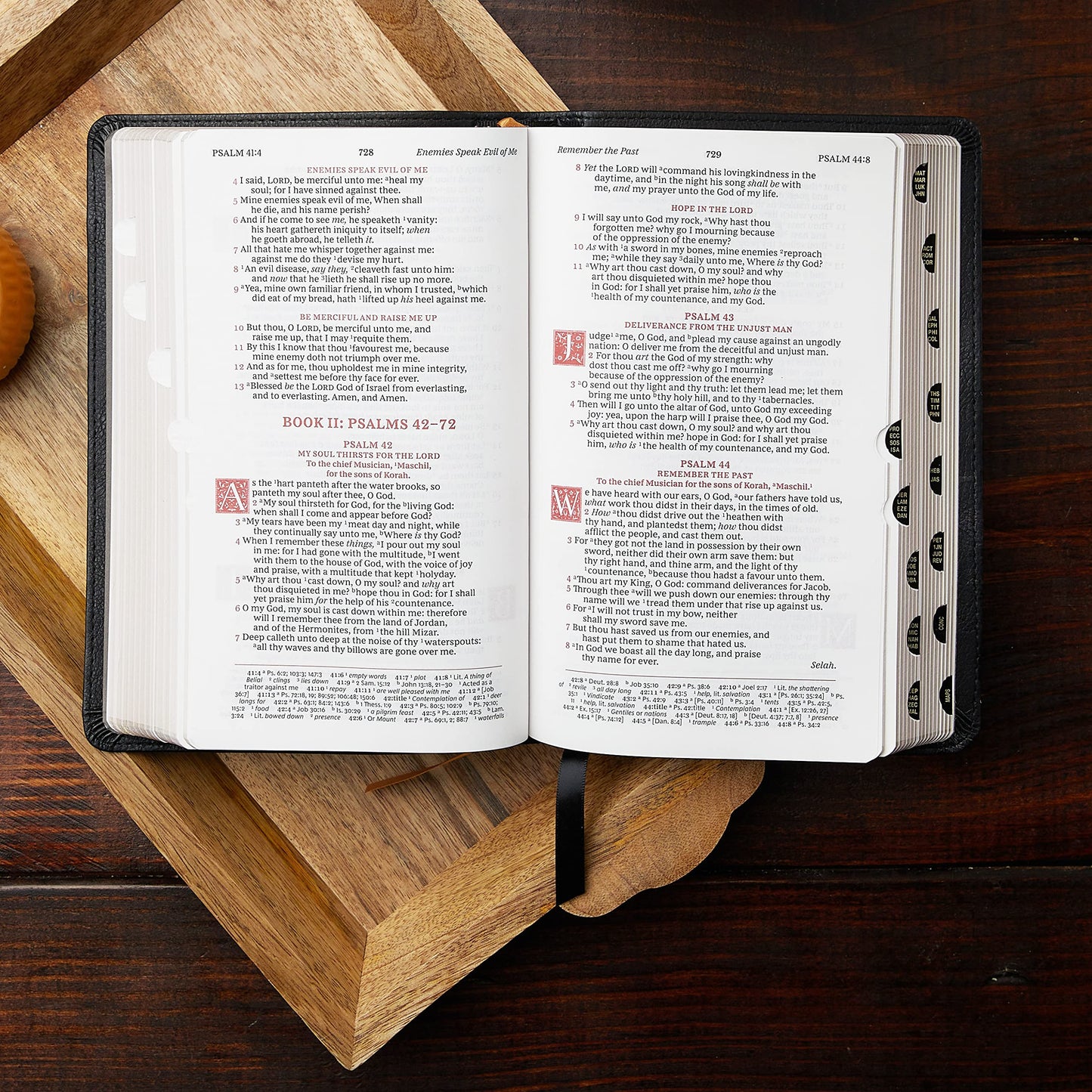 KJV, Personal Size Reference Bible, Sovereign Collection, Genuine Leather, Black, Red Letter, Thumb Indexed, Comfort Print: Holy Bible, King James Version