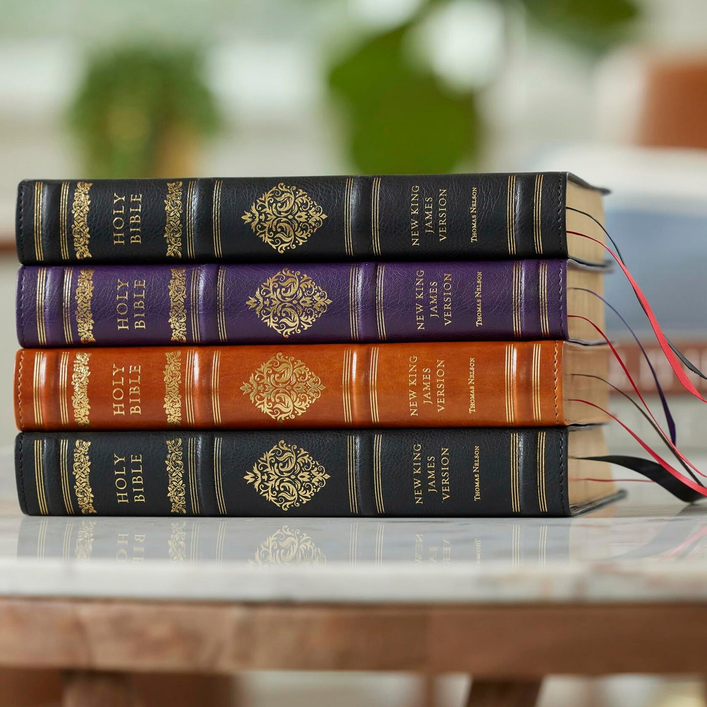NKJV Large Print Reference Bible, Brown Leathersoft, Red Letter, Comfort Print (Sovereign Collection): Holy Bible, New King James Version [Imitation Leather] Thomas Nelson