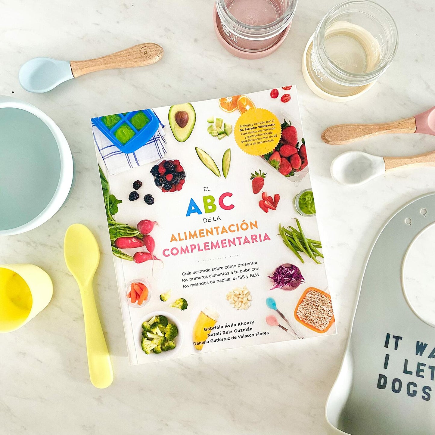 ABC DE LA ALIMENTACIÓN COMPLEMENTARIA, Guía ilustrada sobre cómo presentar los primeros alimentos a tú bebé con los métodos de papilla, BLISS y BLW. Libro de pasta suave